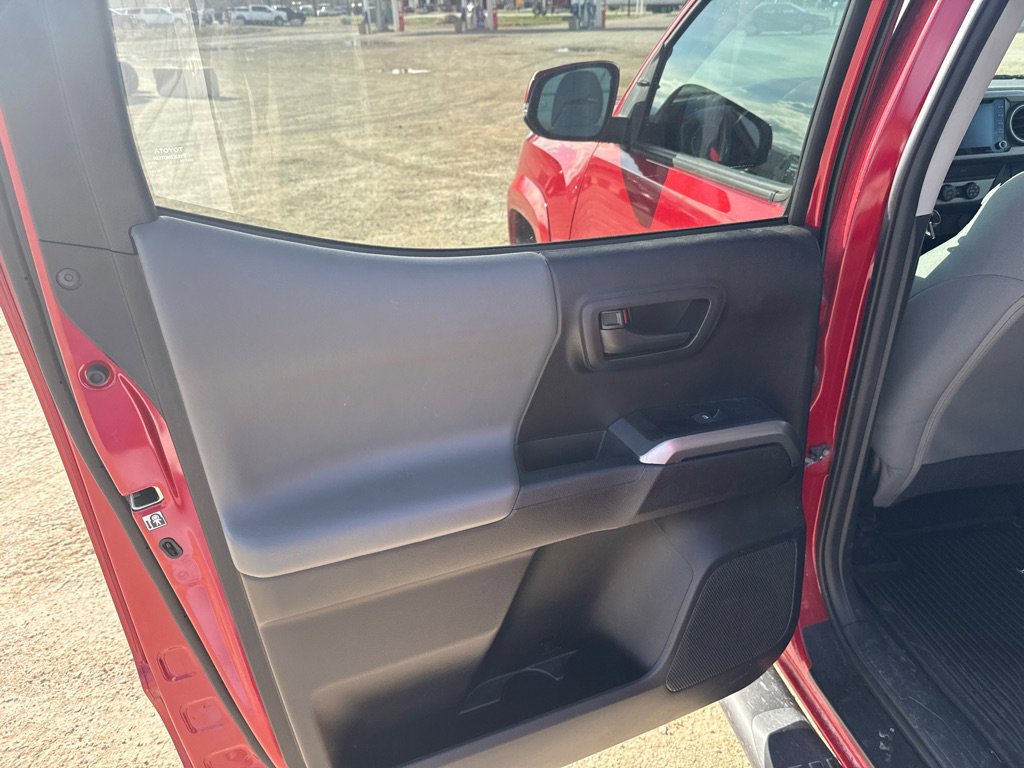 Used 2020 Toyota Tacoma SR5 w/ Technology Package image 6