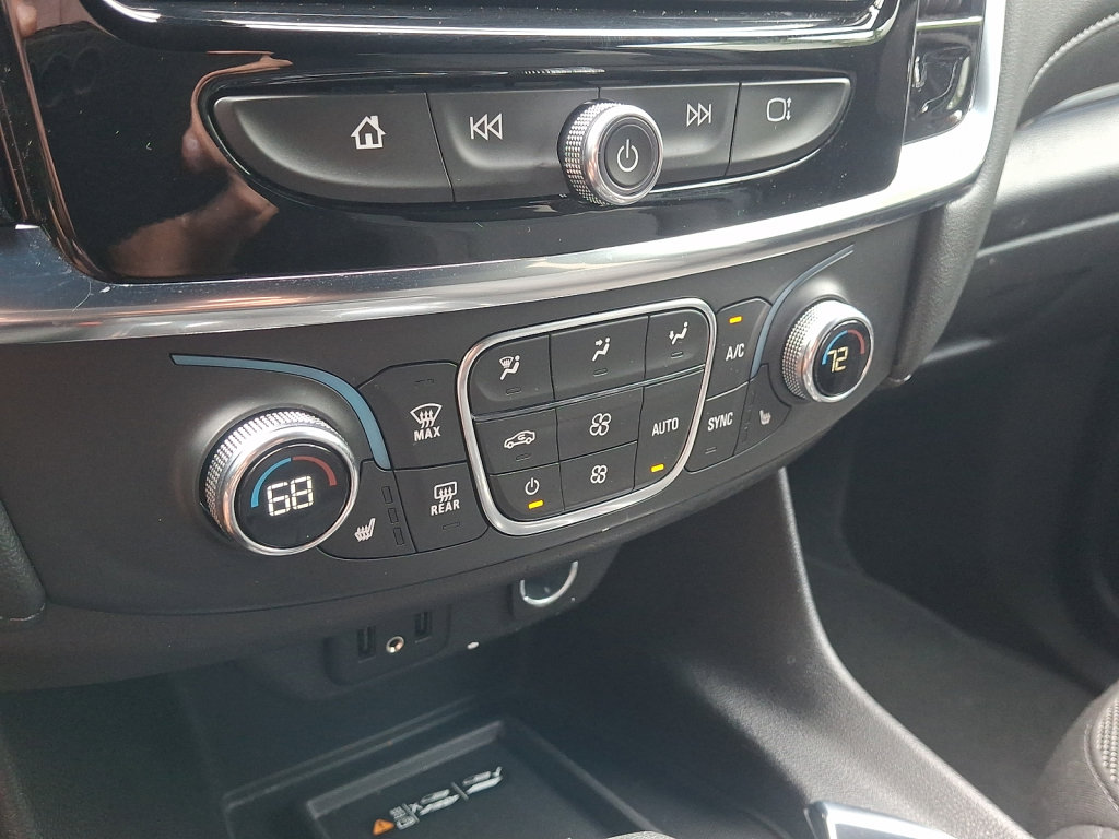 Used 2023 Chevrolet Traverse LT AWD/4WD image 33