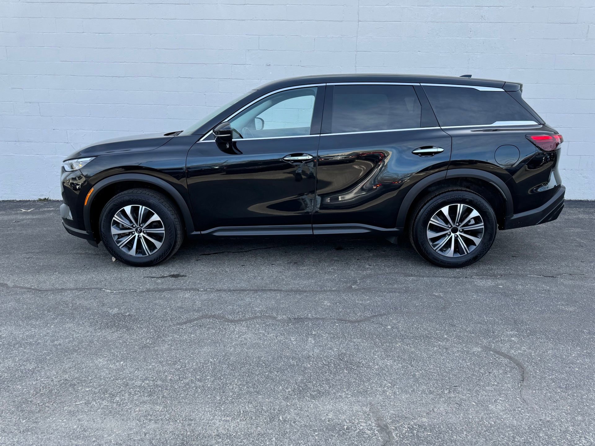 Used 2024 INFINITI QX60 Pure image 2