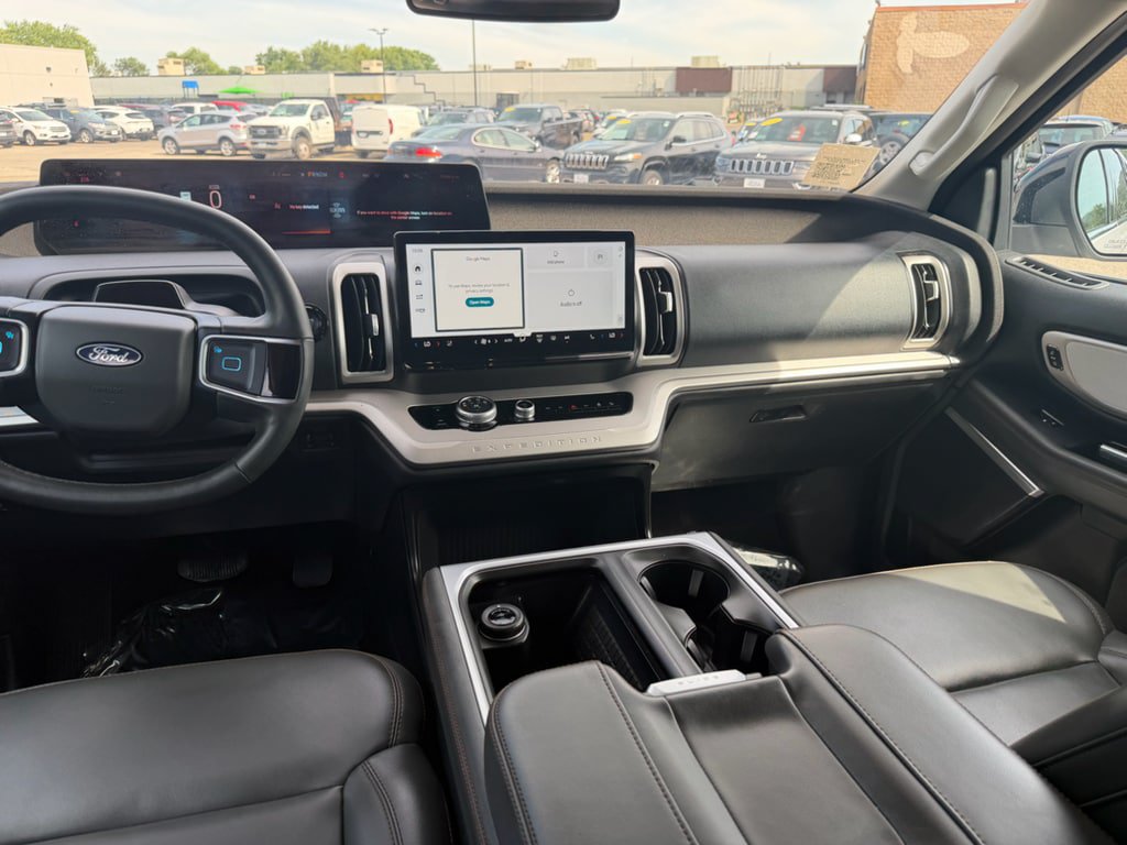 Used 2025 Ford Expedition Active AWD/4WD image 12
