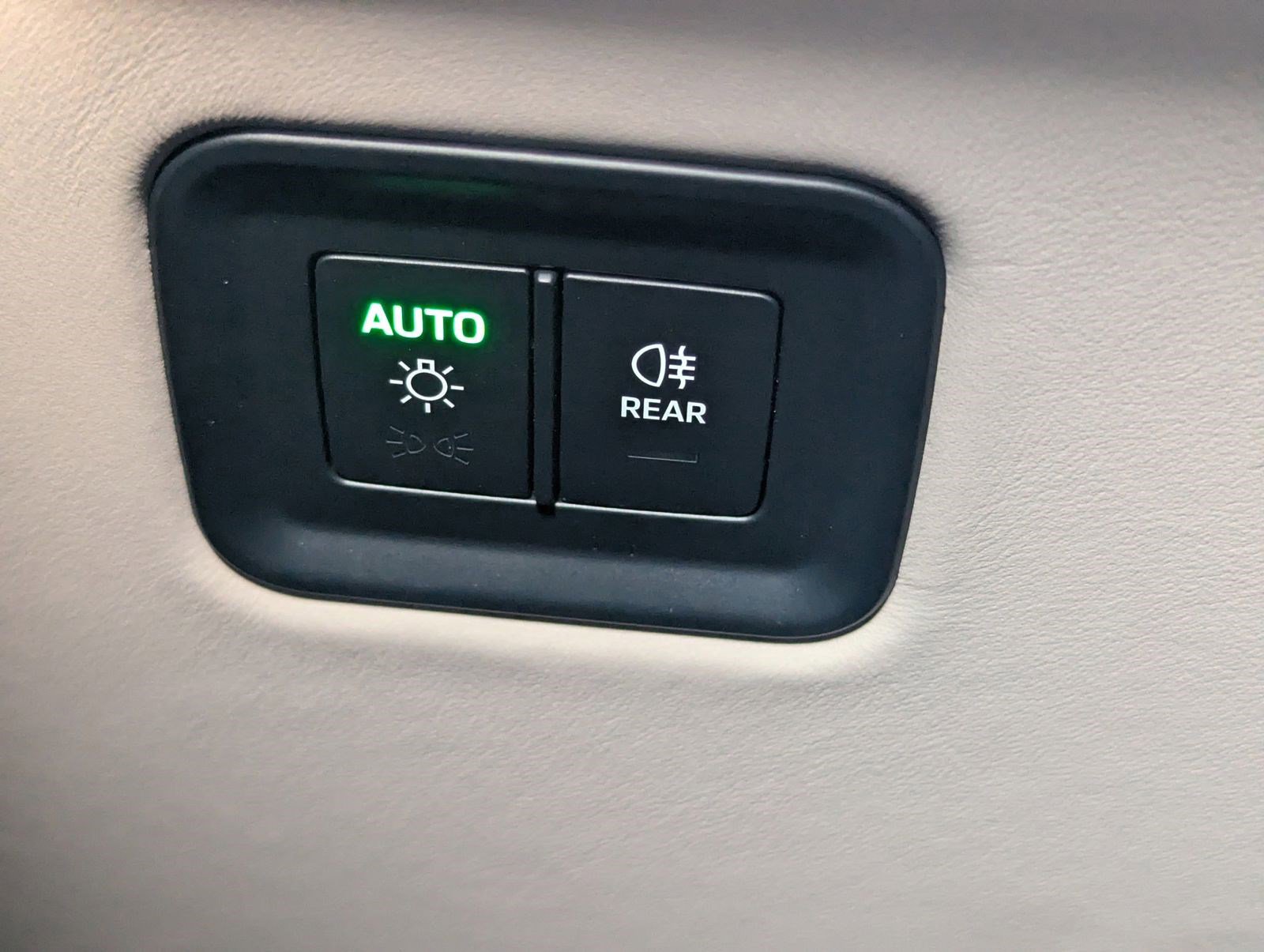 Used 2024 Porsche Macan 4 Electric image 10