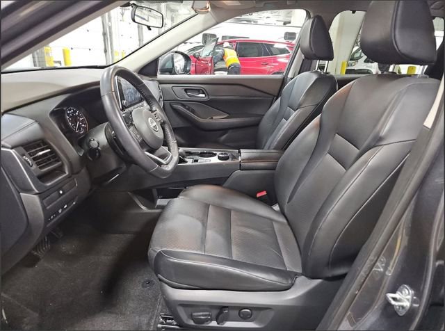 Used 2023 Nissan Rogue SV w/ SV Premium B Package image 7