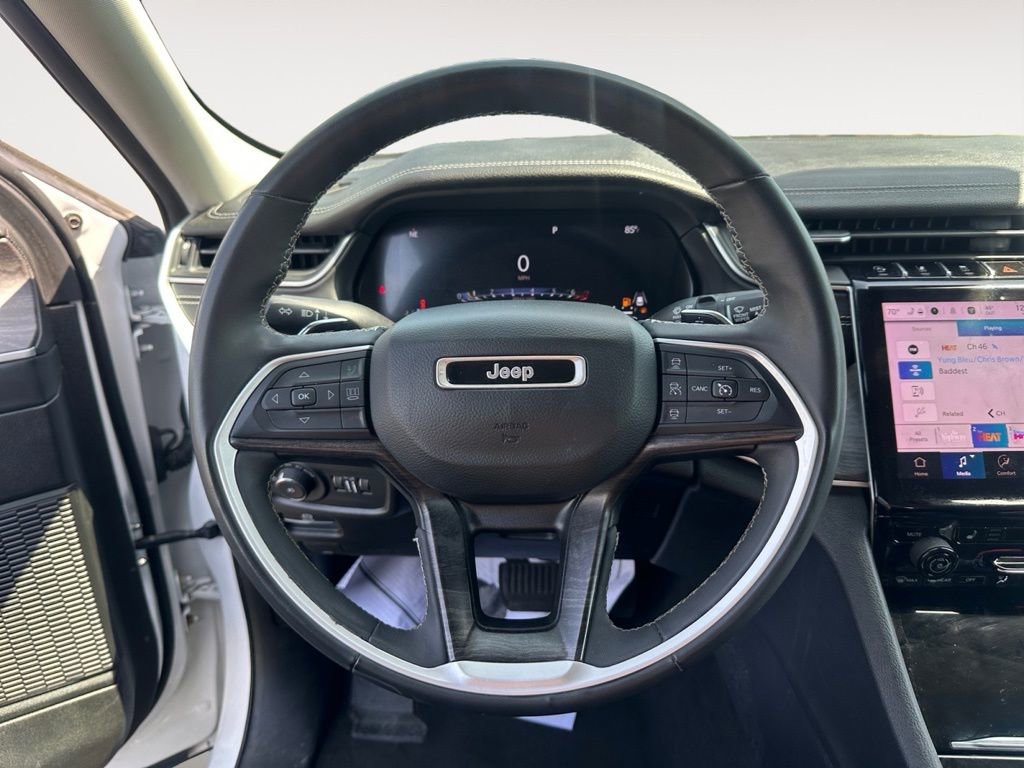 Used 2023 Jeep Grand Cherokee Limited w/ Luxury Tech Group II RWD image 9