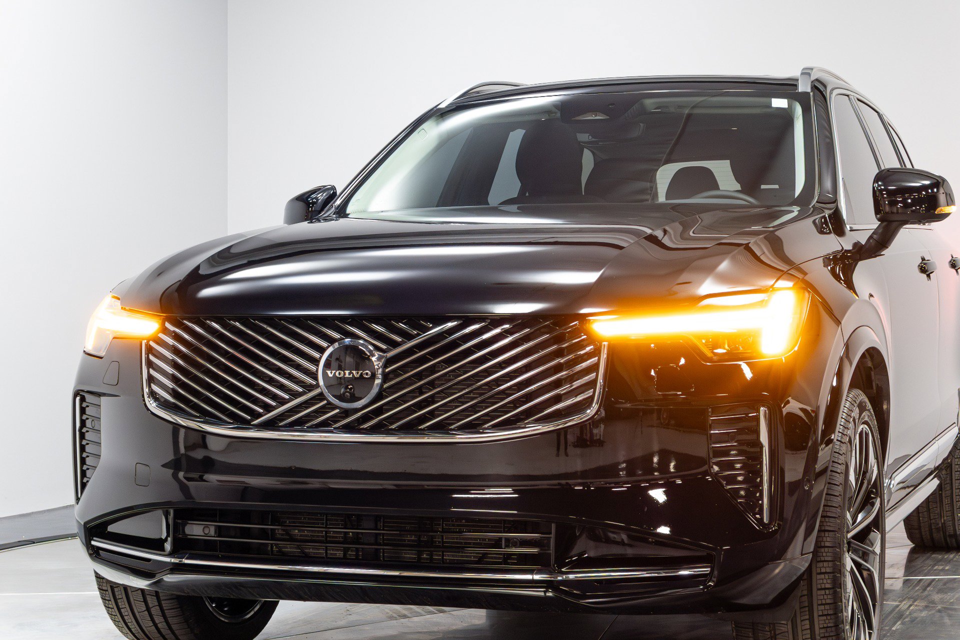 Used 2025 Volvo XC90 B6 Plus image 77