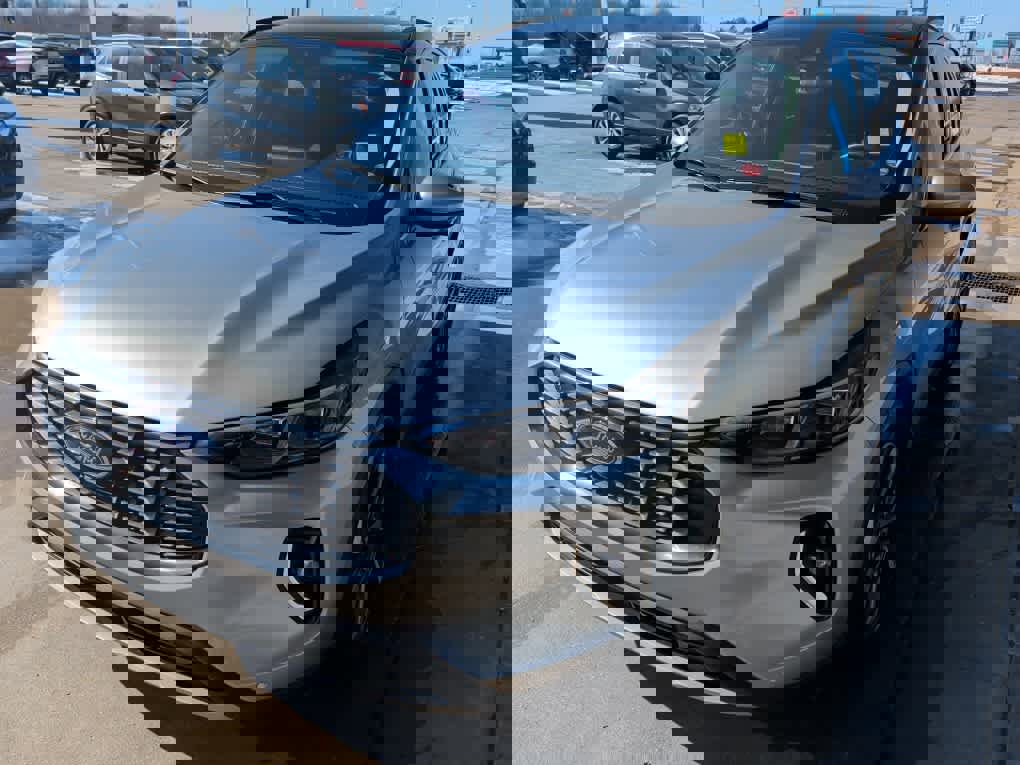 Used 2023 Ford Escape Platinum image 5