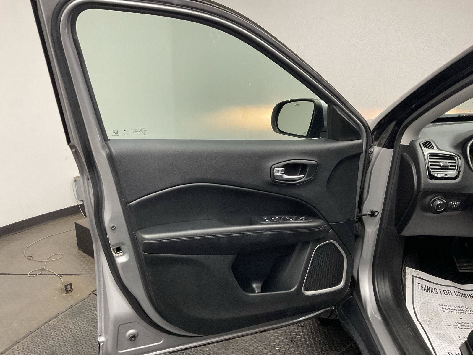 Used 2019 Jeep Compass Latitude FWD image 9