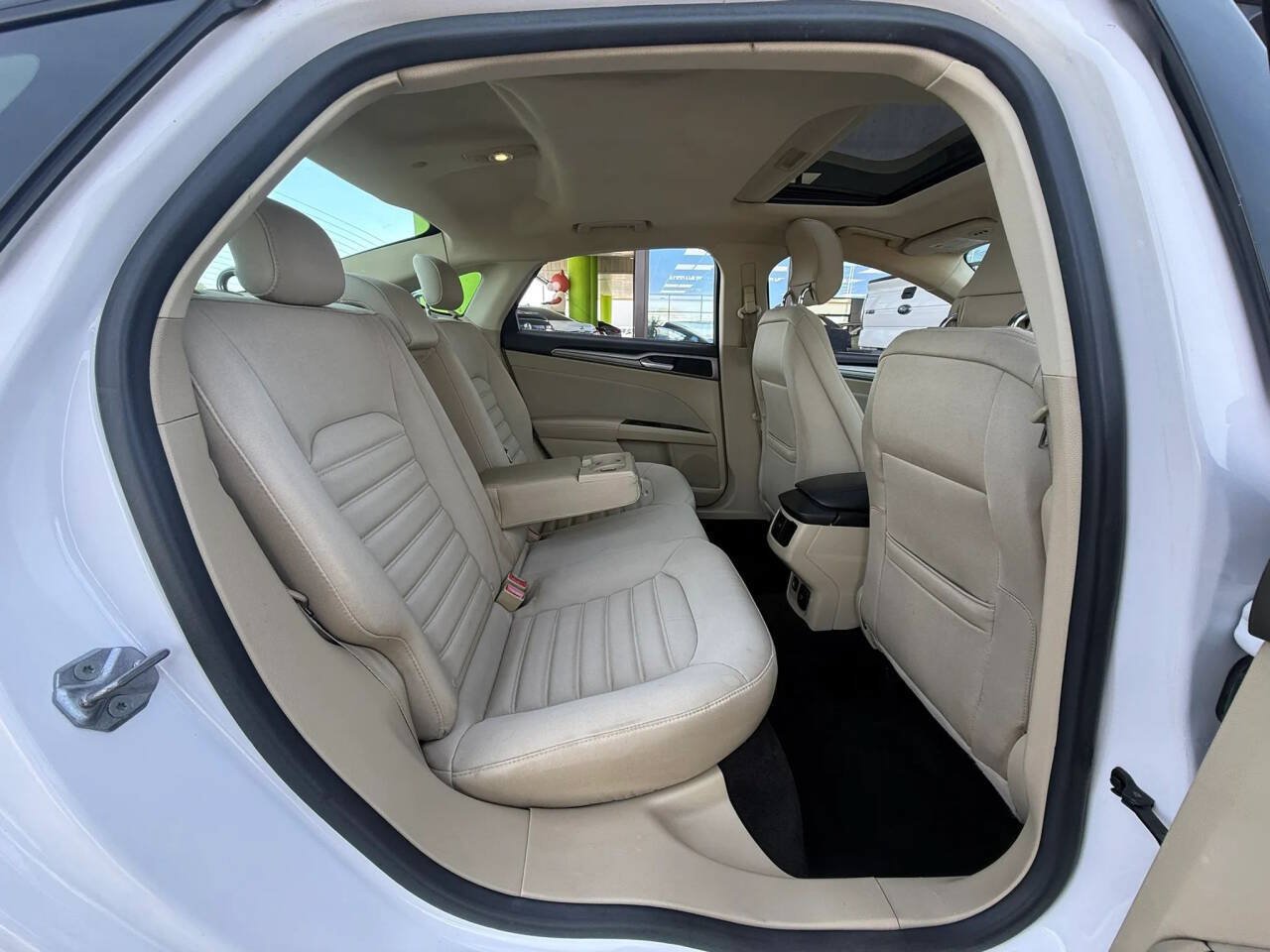 Used 2014 Ford Fusion SE FWD image 10