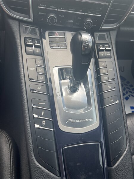 Used 2015 Porsche Panamera image 20