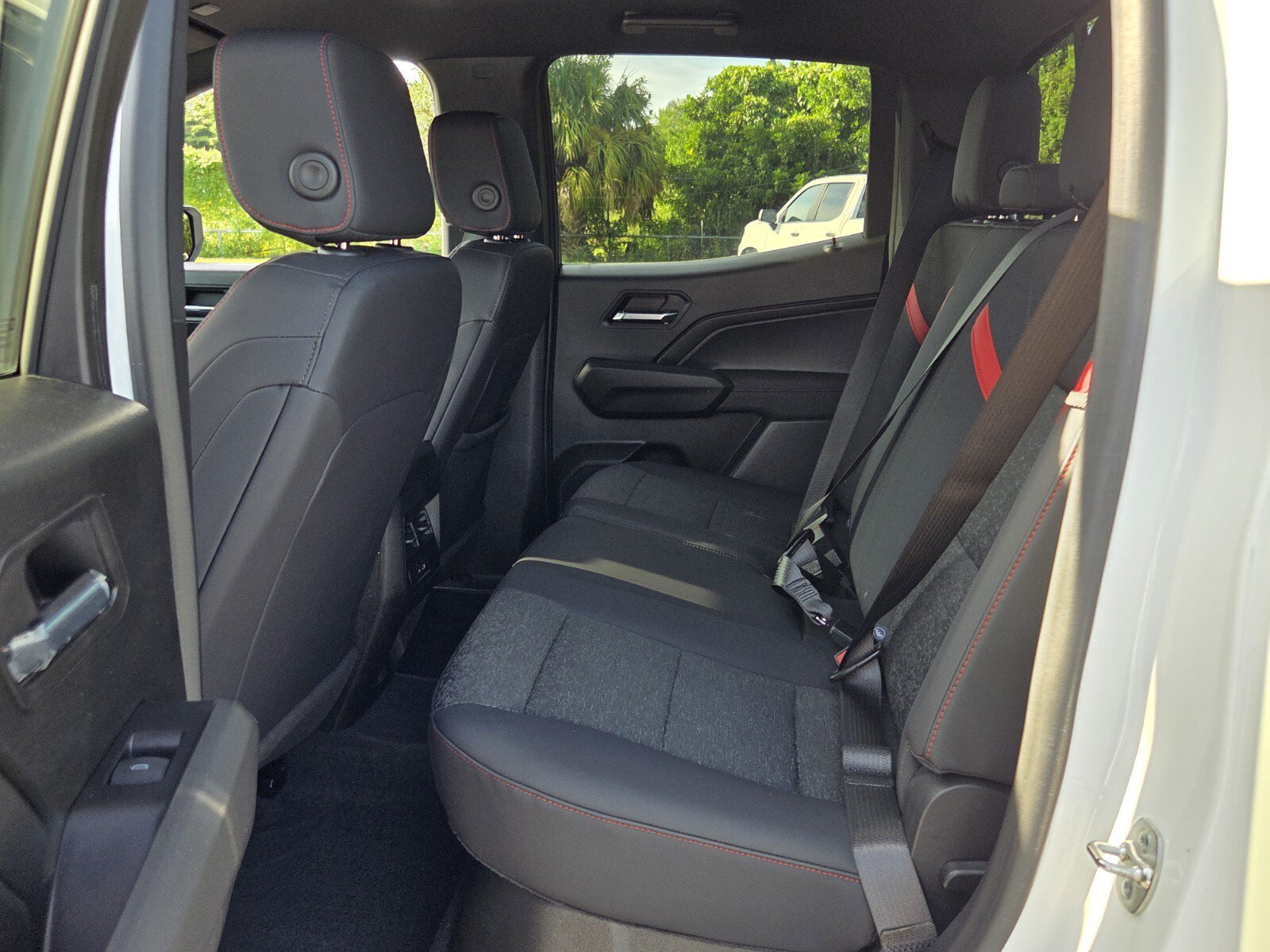 Used 2024 Chevrolet Colorado Z71 w/ Z71 Convenience Package 2 AWD/4WD image 10