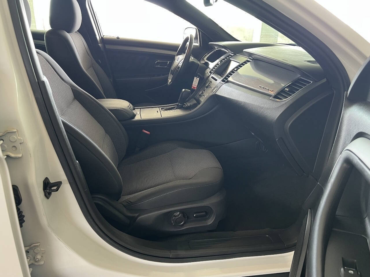 Used 2013 Ford Taurus SEL FWD image 14