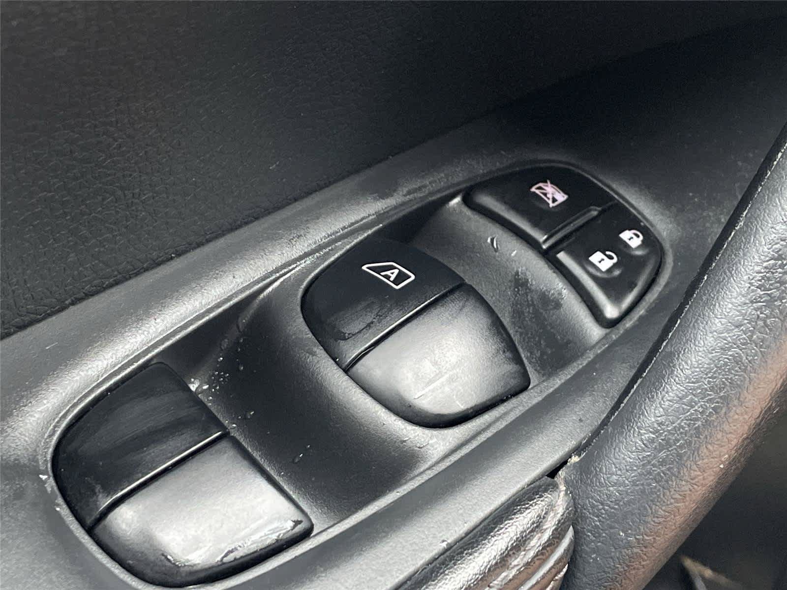 Used 2019 Nissan Rogue SV w/ Sun & Sound Touring Package AWD/4WD image 27