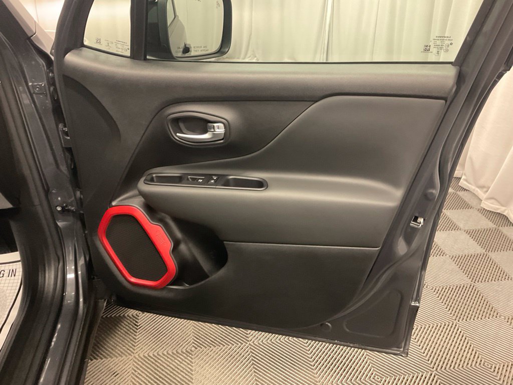Used 2022 Jeep Renegade Trailhawk AWD/4WD image 29