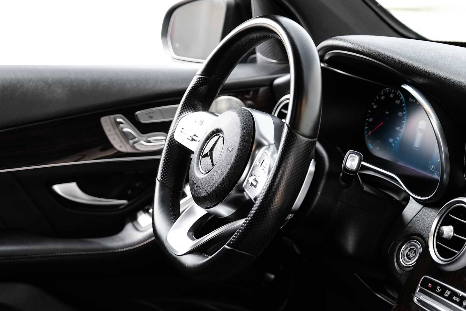 Used 2021 Mercedes-Benz GLC 300 image 17