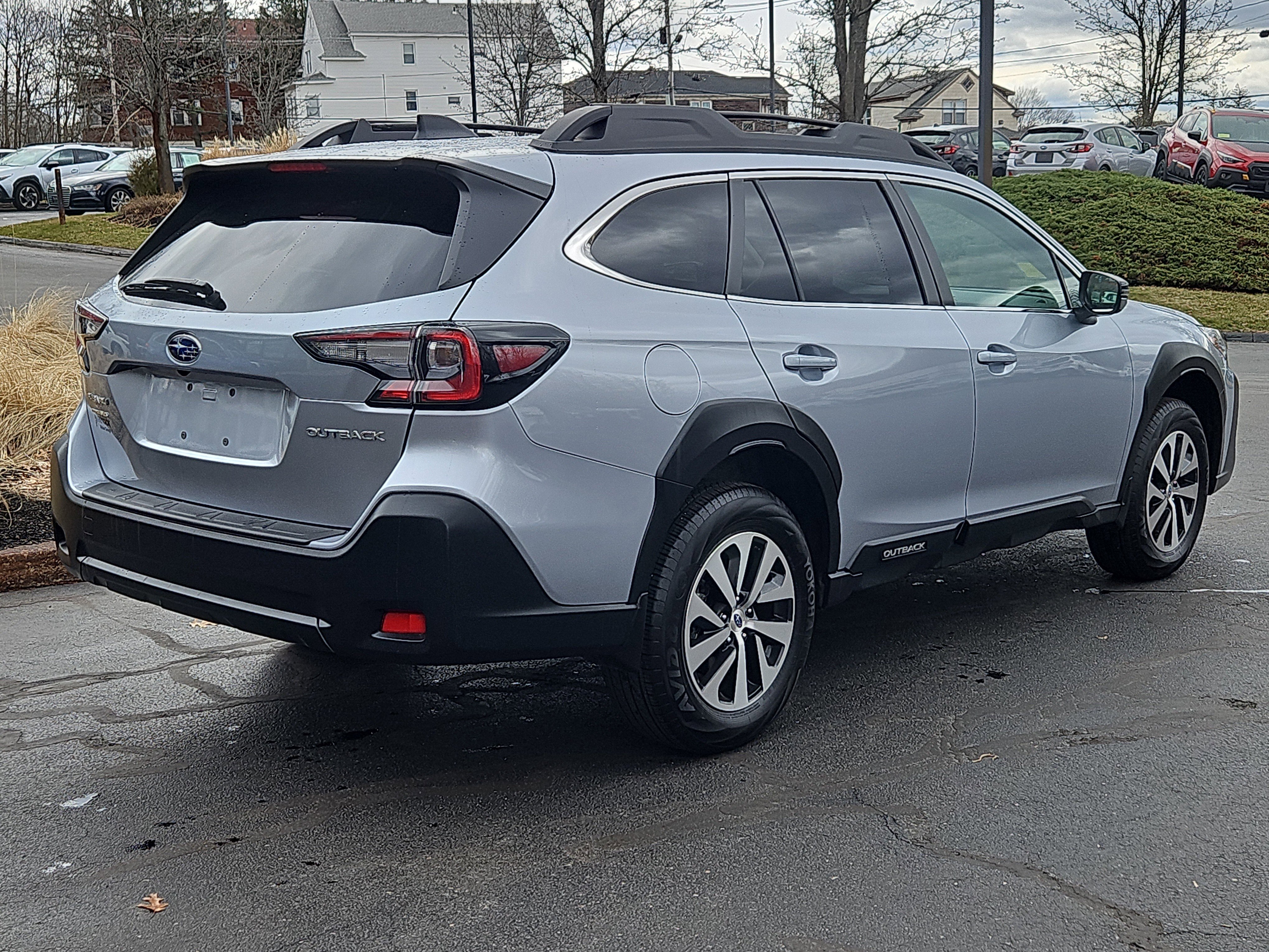 Certified 2025 Subaru Outback Premium image 2