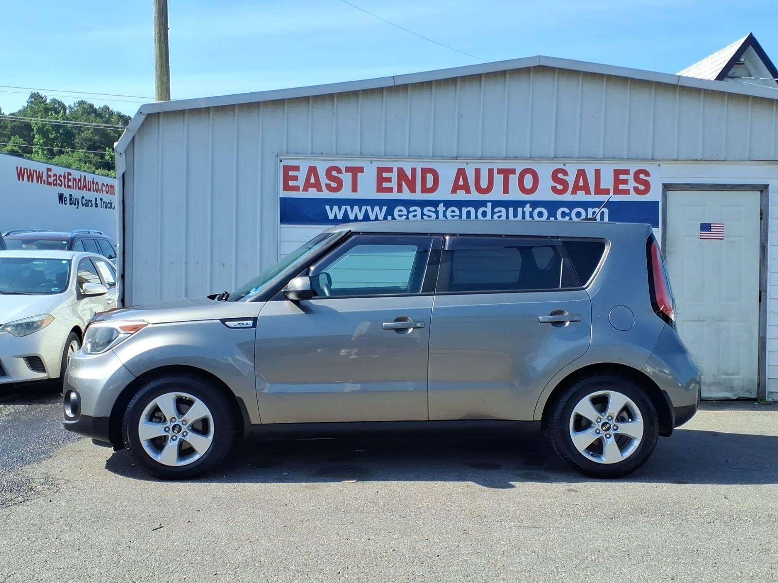 Used 2017 Kia Soul FWD image 2