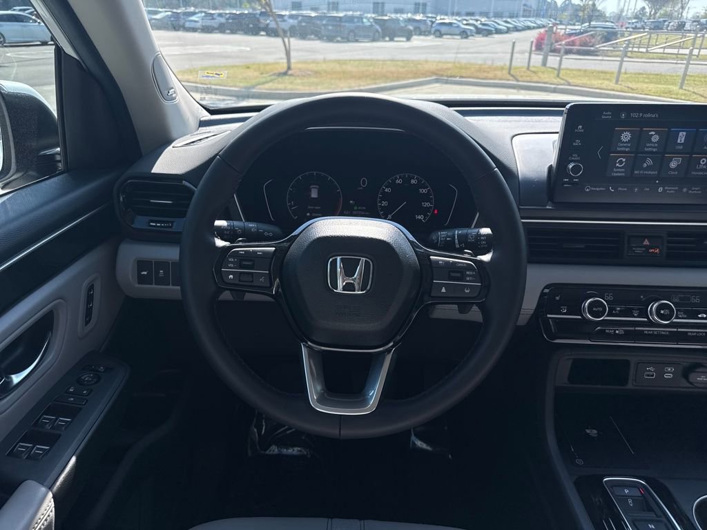 Certified 2025 Honda Pilot Touring image 15