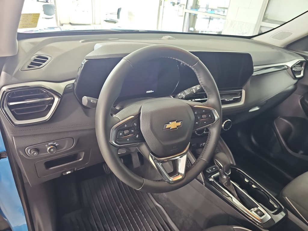 Used 2025 Chevrolet TrailBlazer LT w/ Convenience Package AWD/4WD image 21