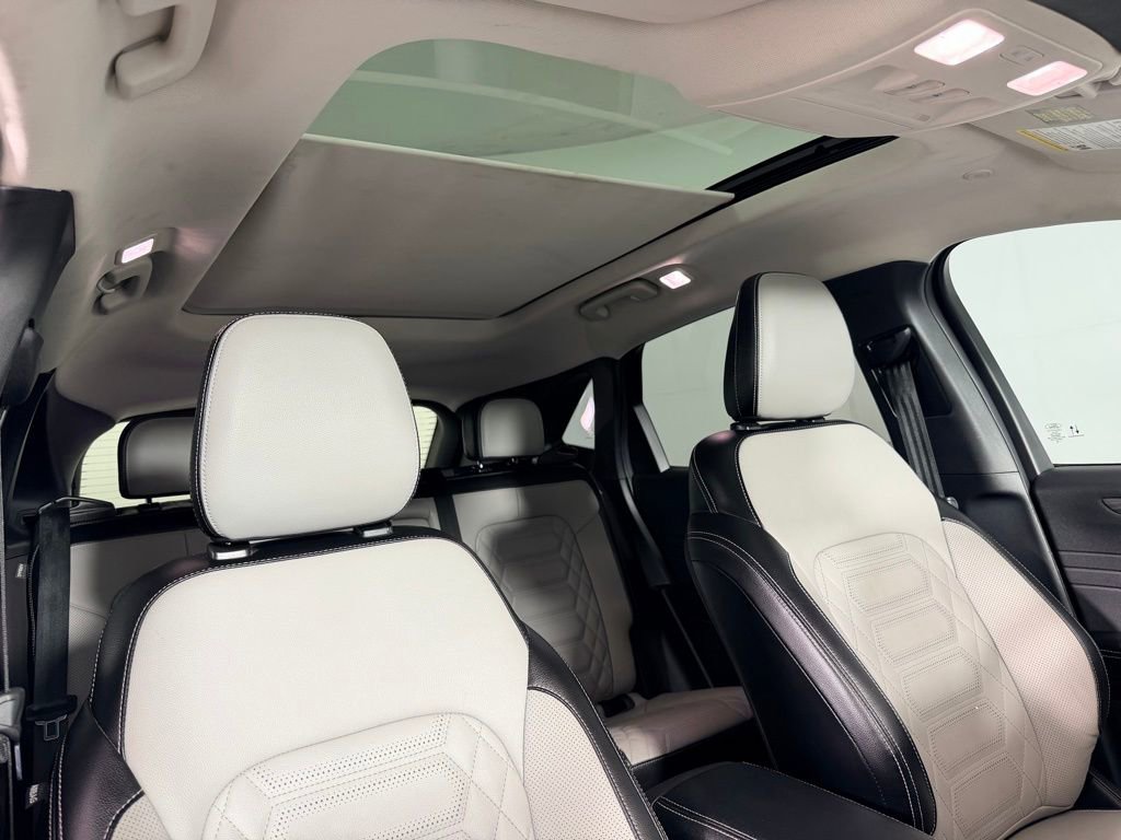 Used 2023 Ford Escape Platinum w/ Premium Technology Package image 35