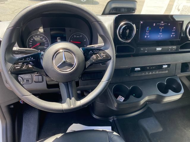 Used 2025 Mercedes-Benz Sprinter 2500 image 7