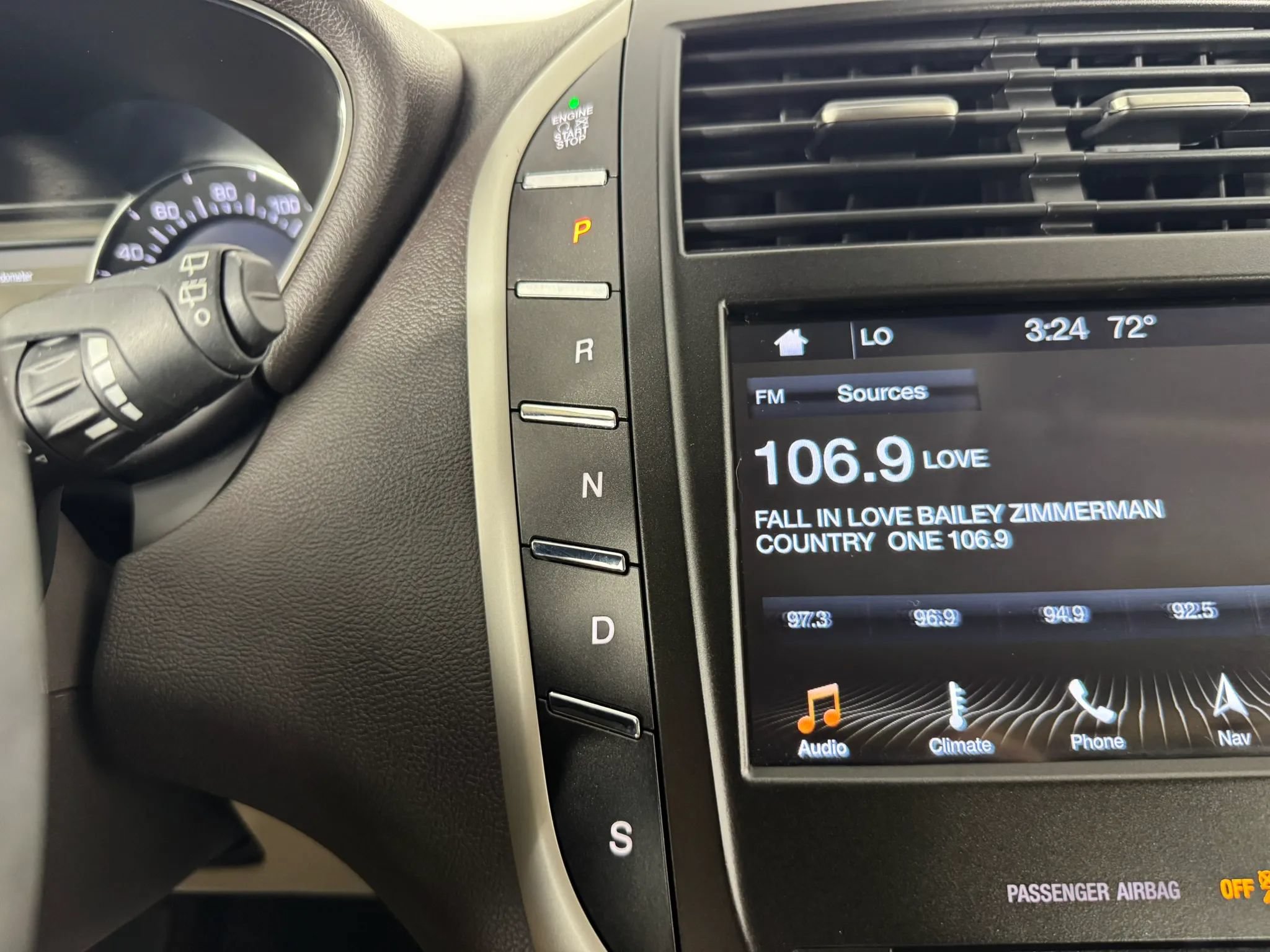 Used 2019 Lincoln MKC Select w/ Select Plus Package AWD/4WD image 23