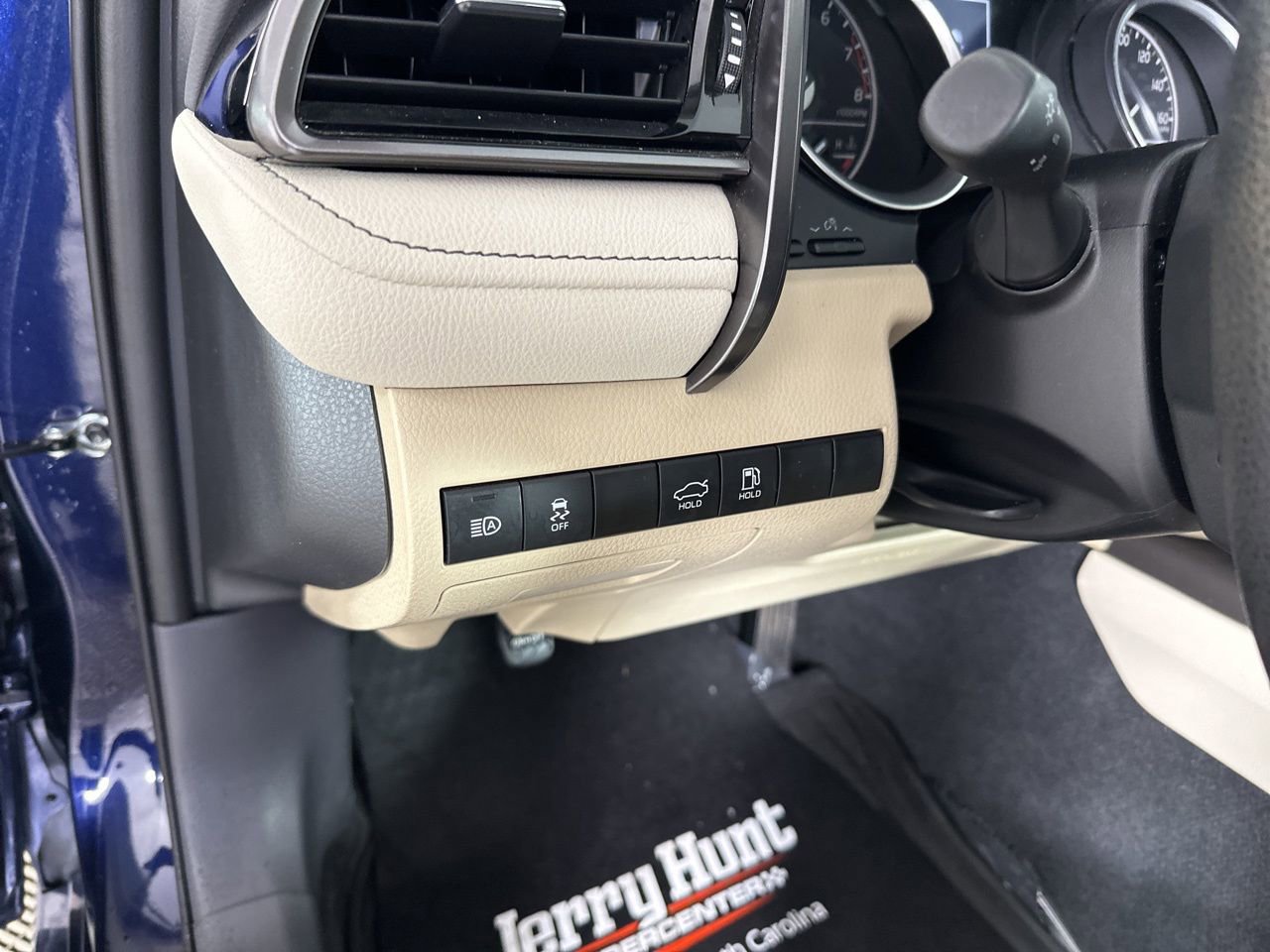 Used 2022 Toyota Camry LE image 8