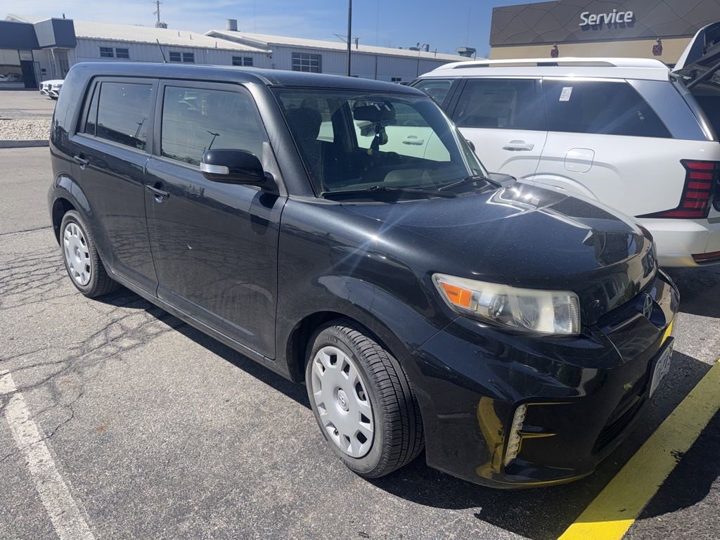 Used 2015 Scion xB image 1