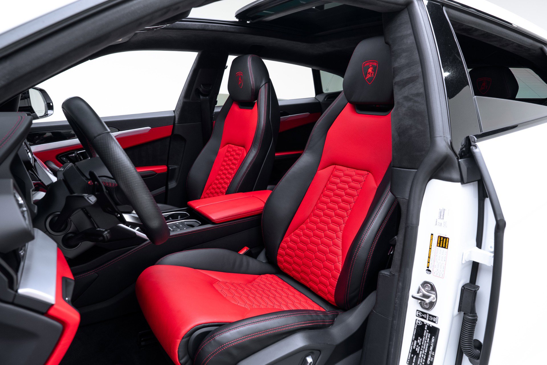 Used 2021 Lamborghini Urus AWD/4WD image 15
