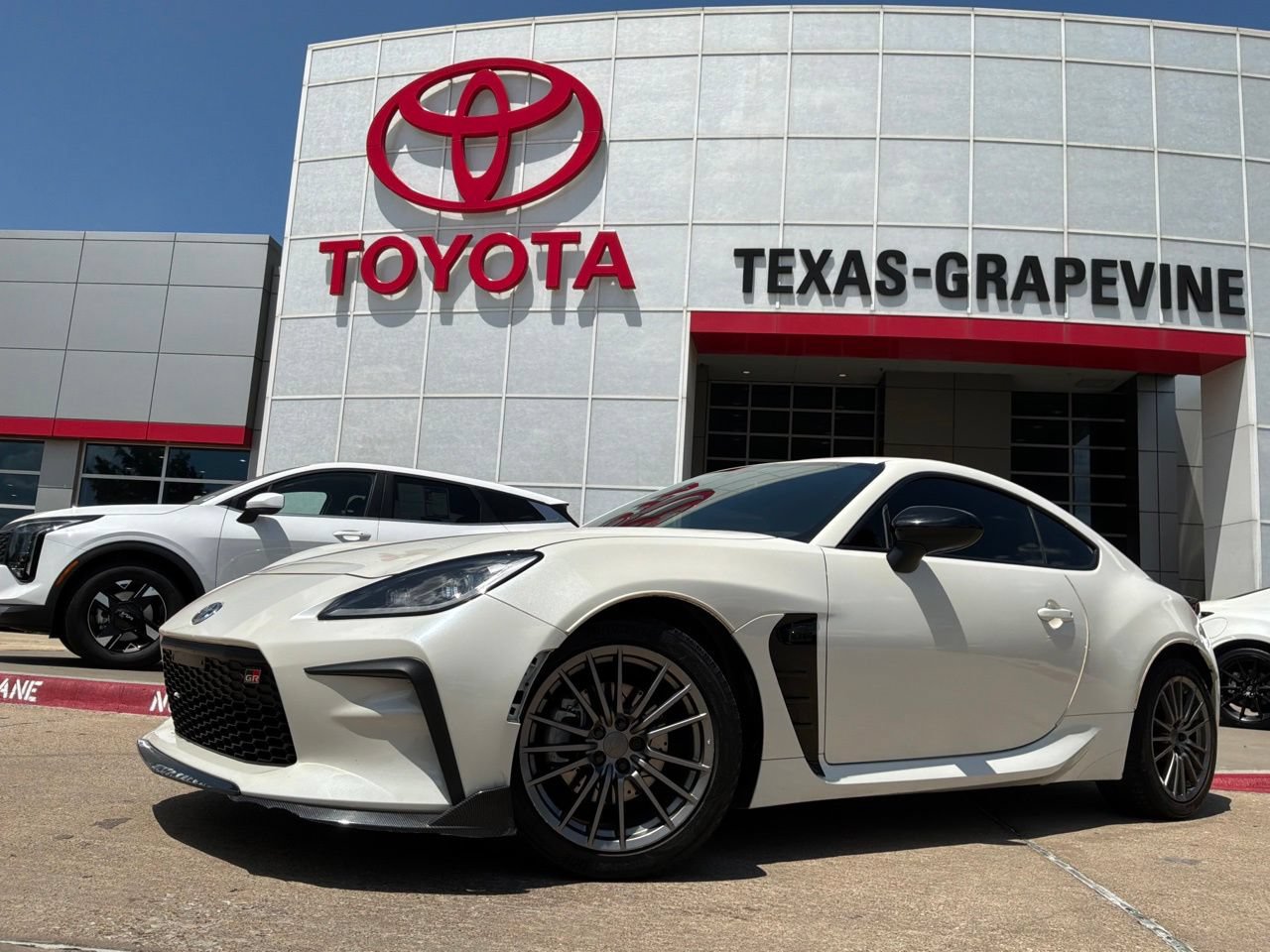 Used 2023 Toyota GR86 Premium RWD image 2