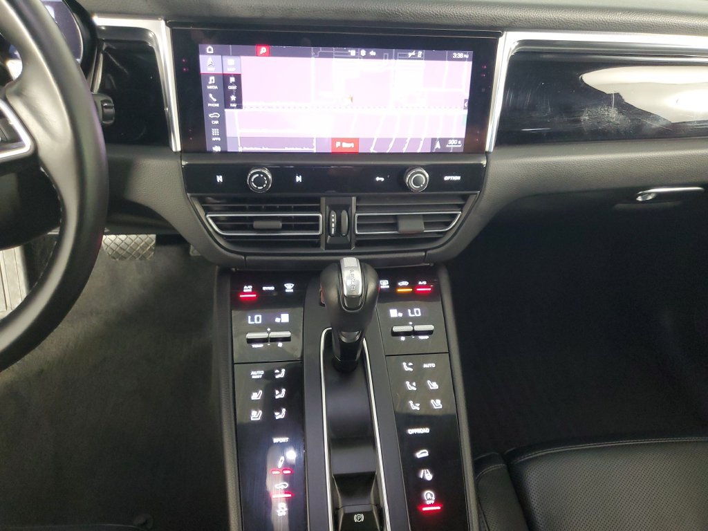 Used 2024 Porsche Macan w/ Premium Plus Package AWD/4WD image 16