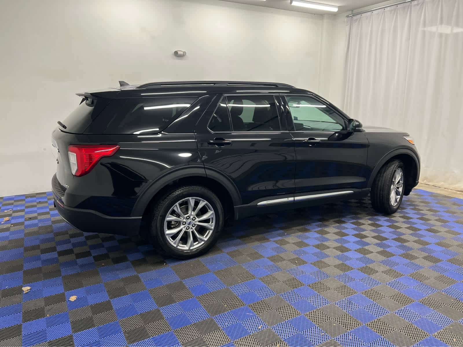 Used 2024 Ford Explorer XLT w/ Equipment Group 202A image 12