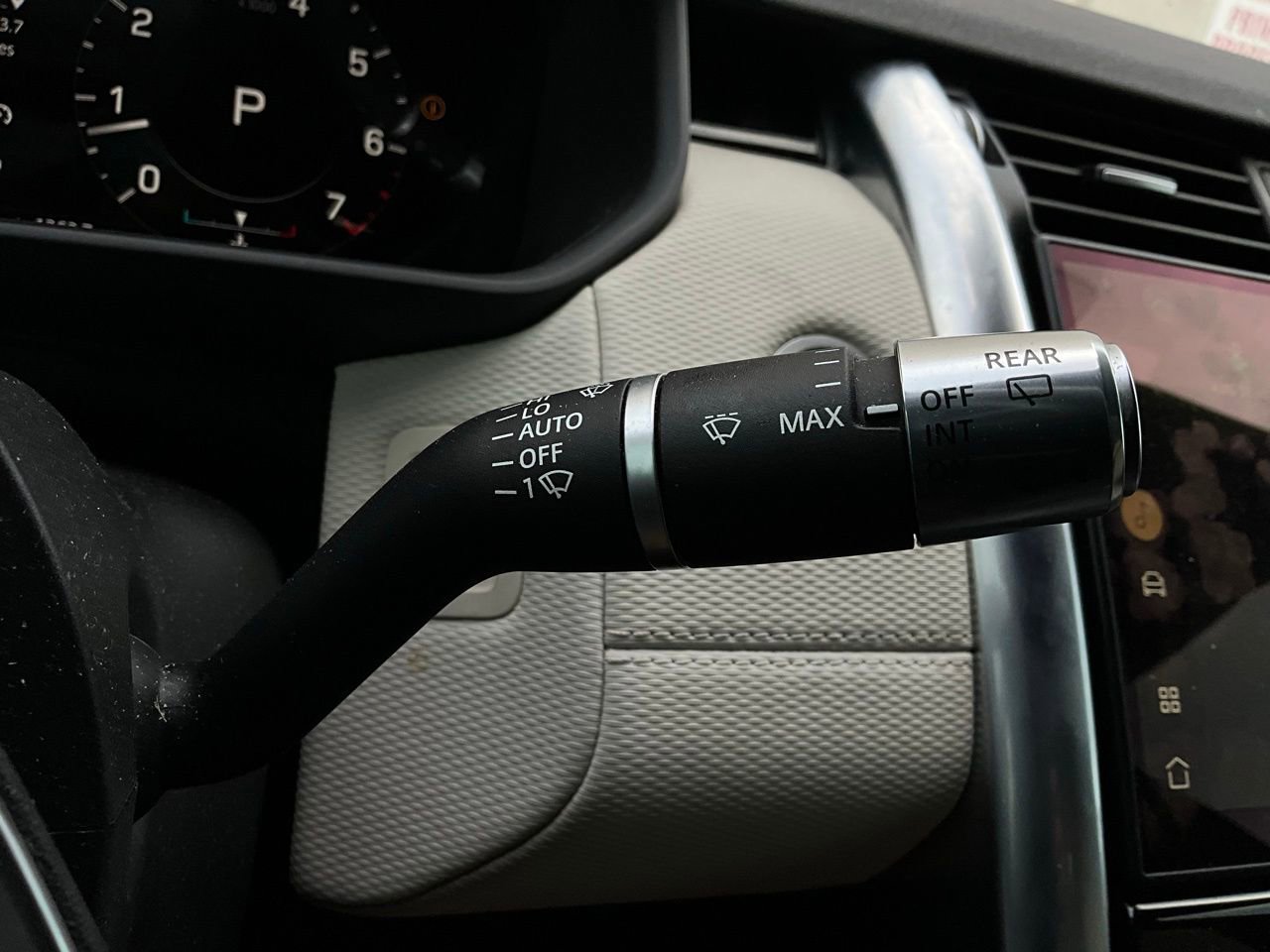 Used 2022 Land Rover Discovery S R-Dynamic image 43