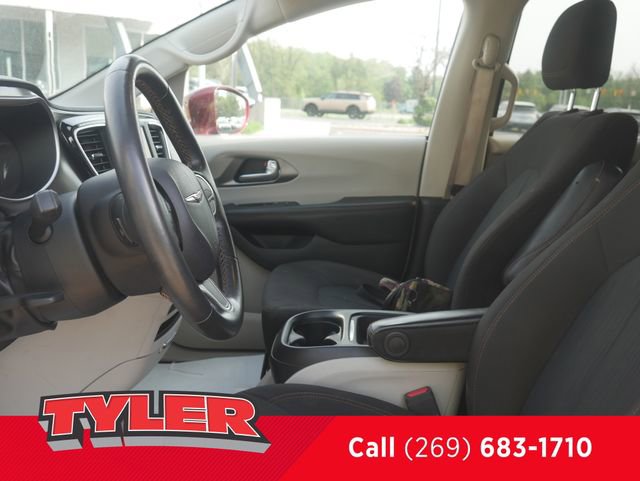 Used 2020 Chrysler Pacifica Touring w/ Cold Weather Group FWD image 35