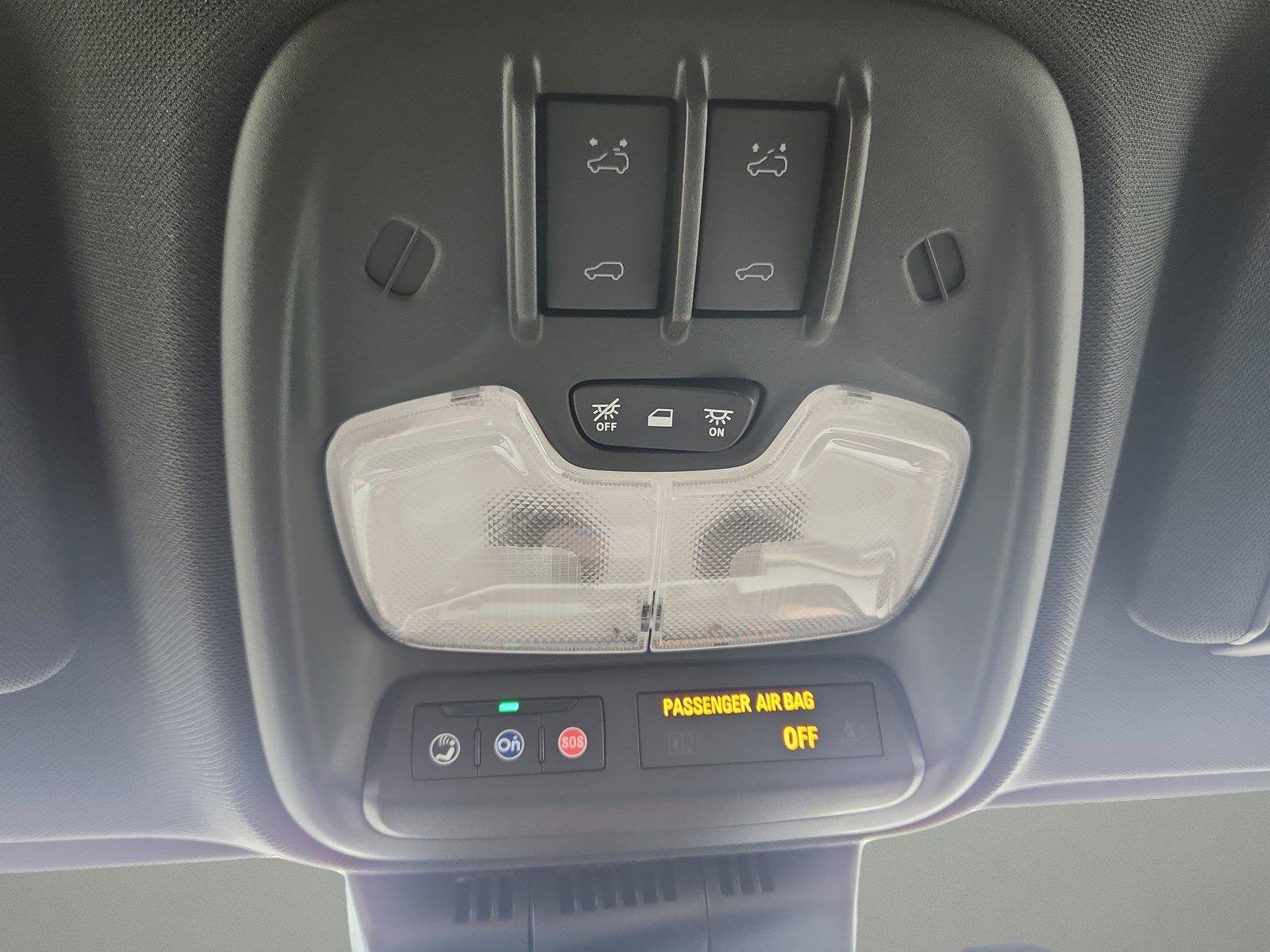 Used 2024 Chevrolet Colorado ZR2 w/ Technology Package AWD/4WD image 29