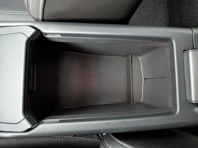 Used 2025 Volvo XC40 B5 Plus image 23