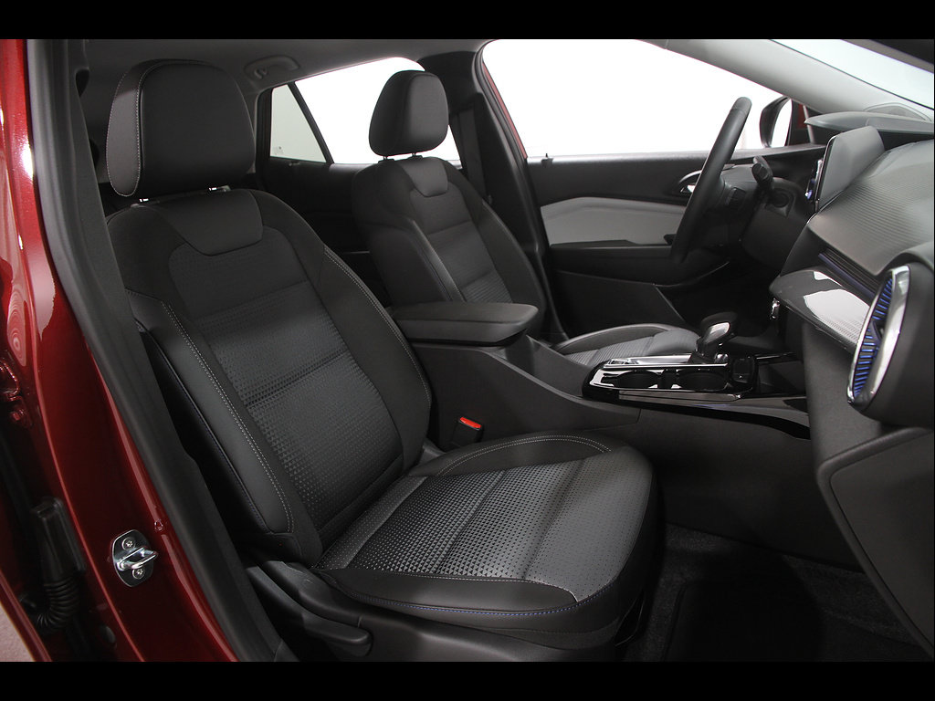 Certified 2024 Chevrolet Trax LT w/ Driver Confidence Package FWD image 16