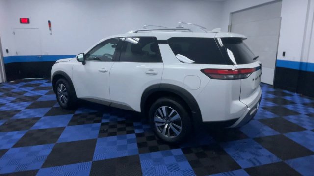 Used 2024 Nissan Pathfinder SL w/ Black Appearance Package AWD/4WD image 6