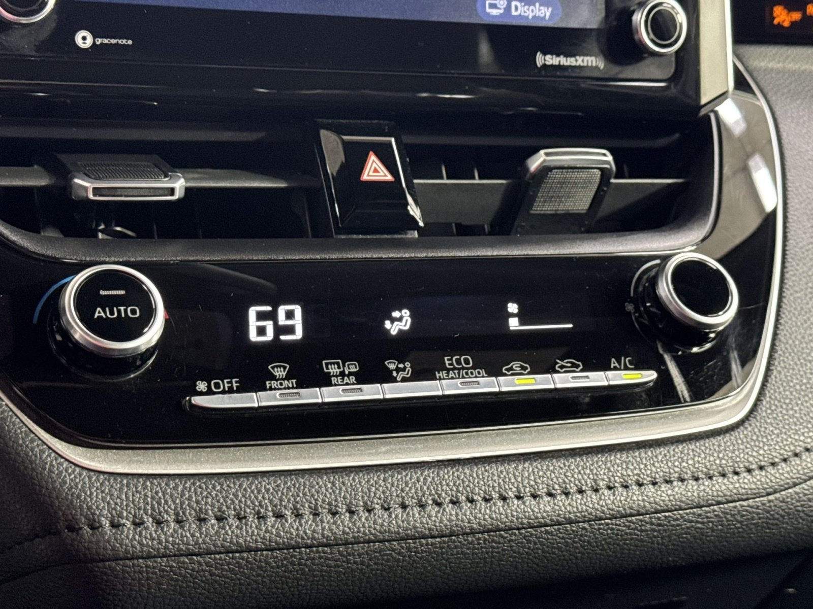 Used 2021 Toyota Corolla SE FWD image 32
