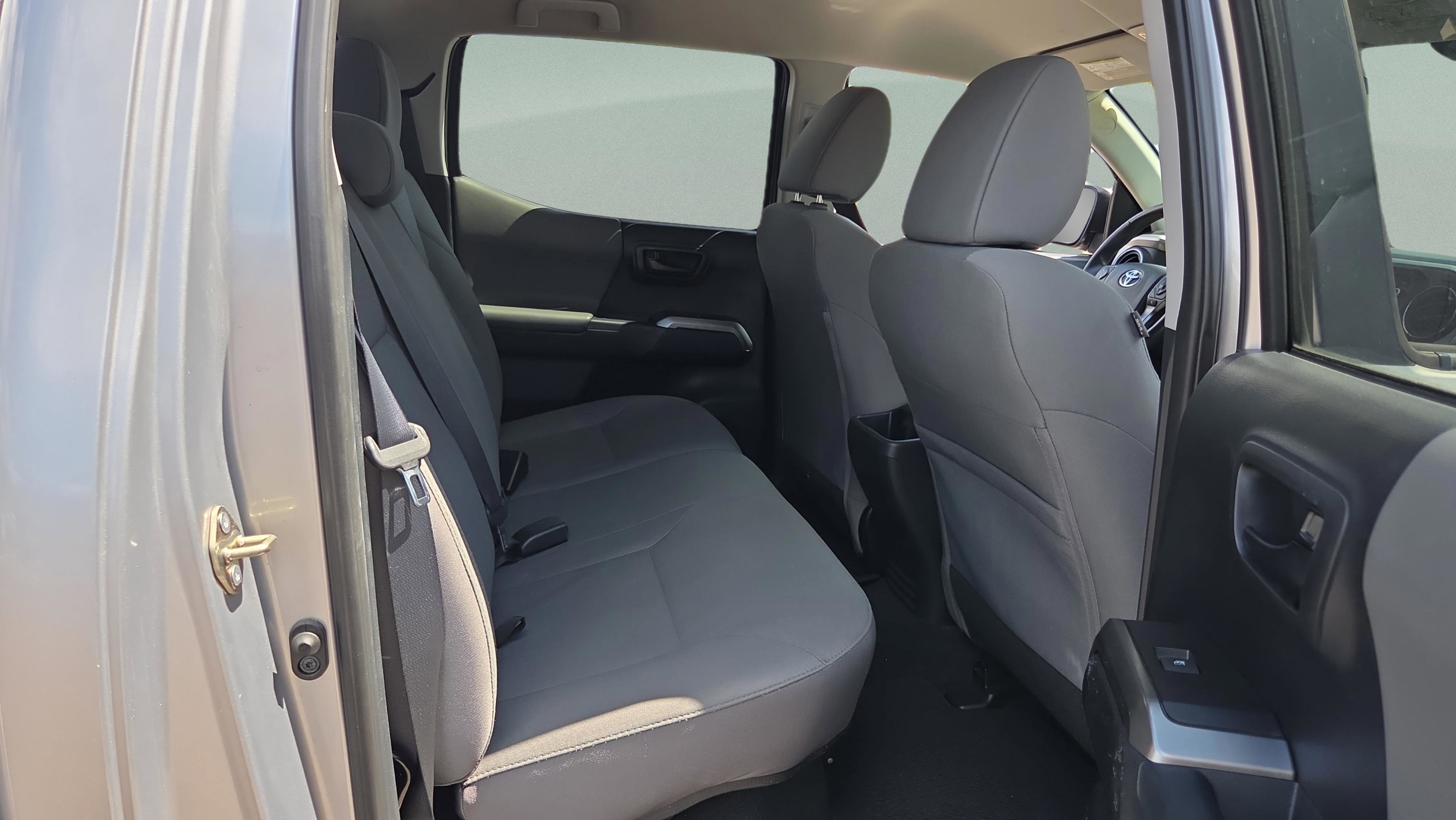 Used 2017 Toyota Tacoma SR5 w/ Tow Package RWD image 14