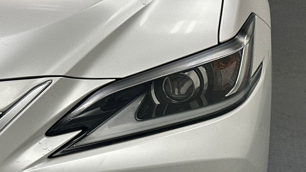 Used 2019 Lexus ES 300h image 21