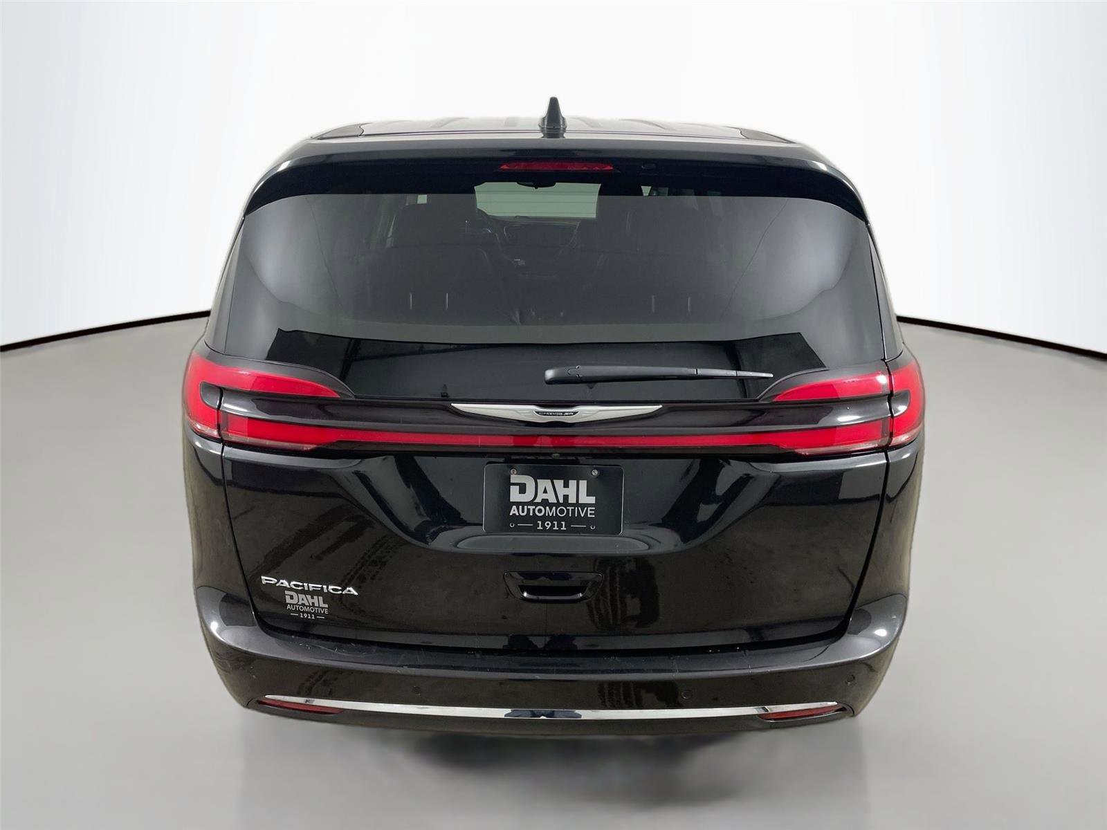 Used 2024 Chrysler Pacifica Touring-L image 6