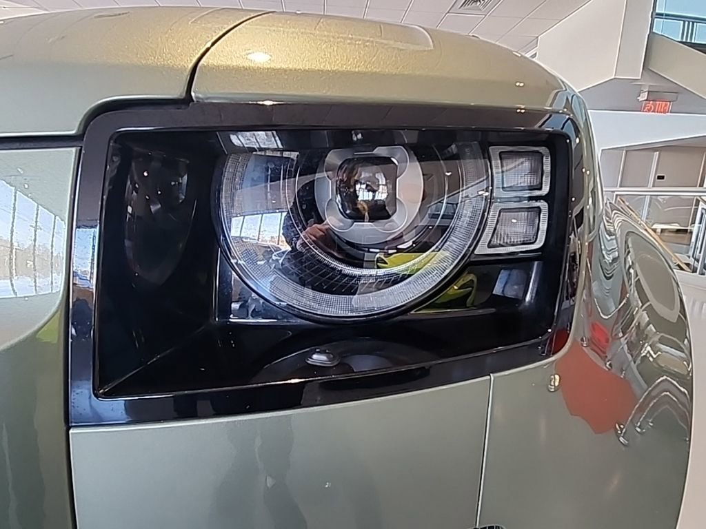Used 2022 Land Rover Defender 110 SE AWD/4WD image 11