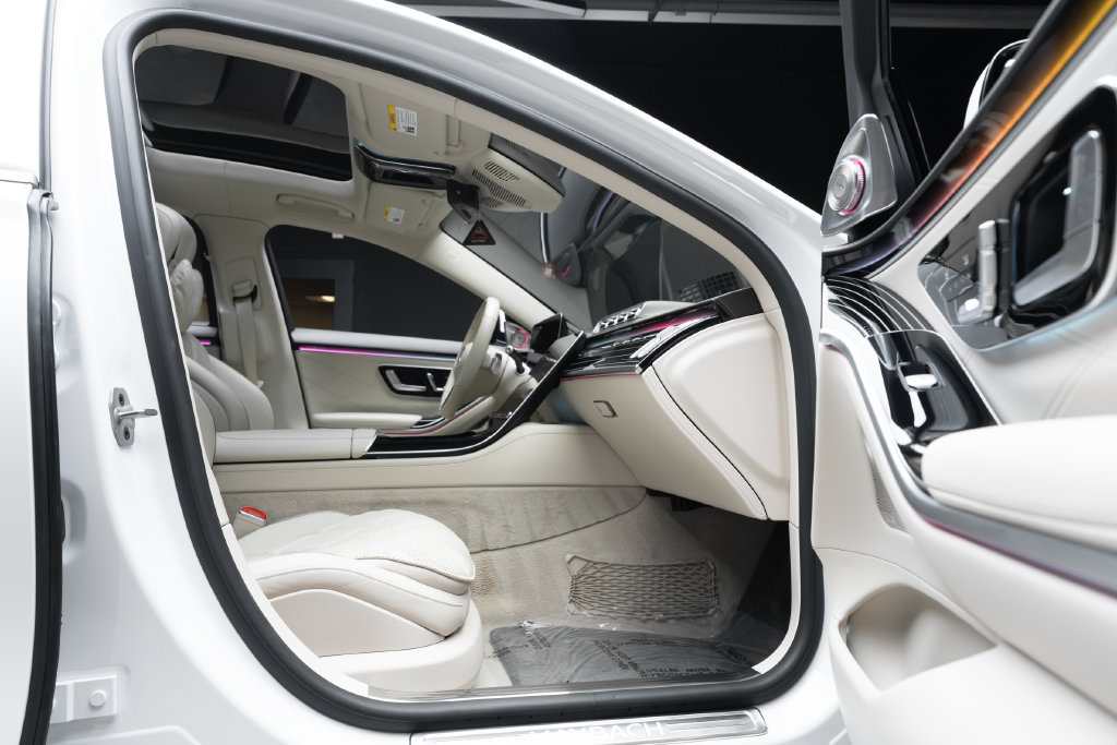 Used 2024 Mercedes-Benz Maybach S 580 4MATIC image 37