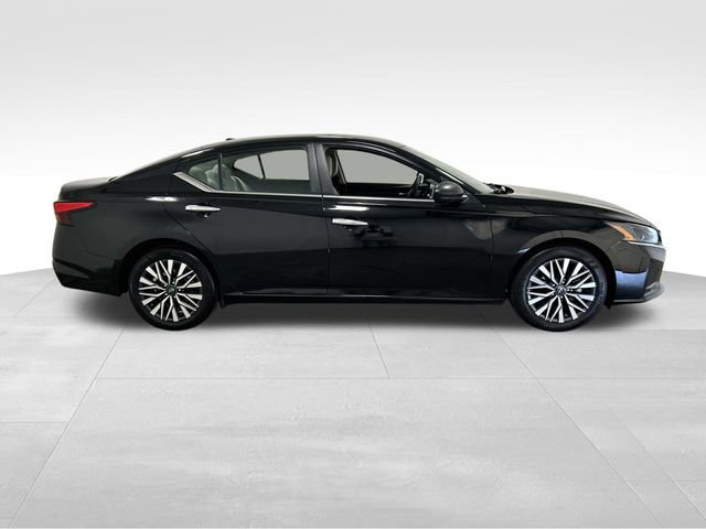 Used 2025 Nissan Altima 2.5 SV image 2