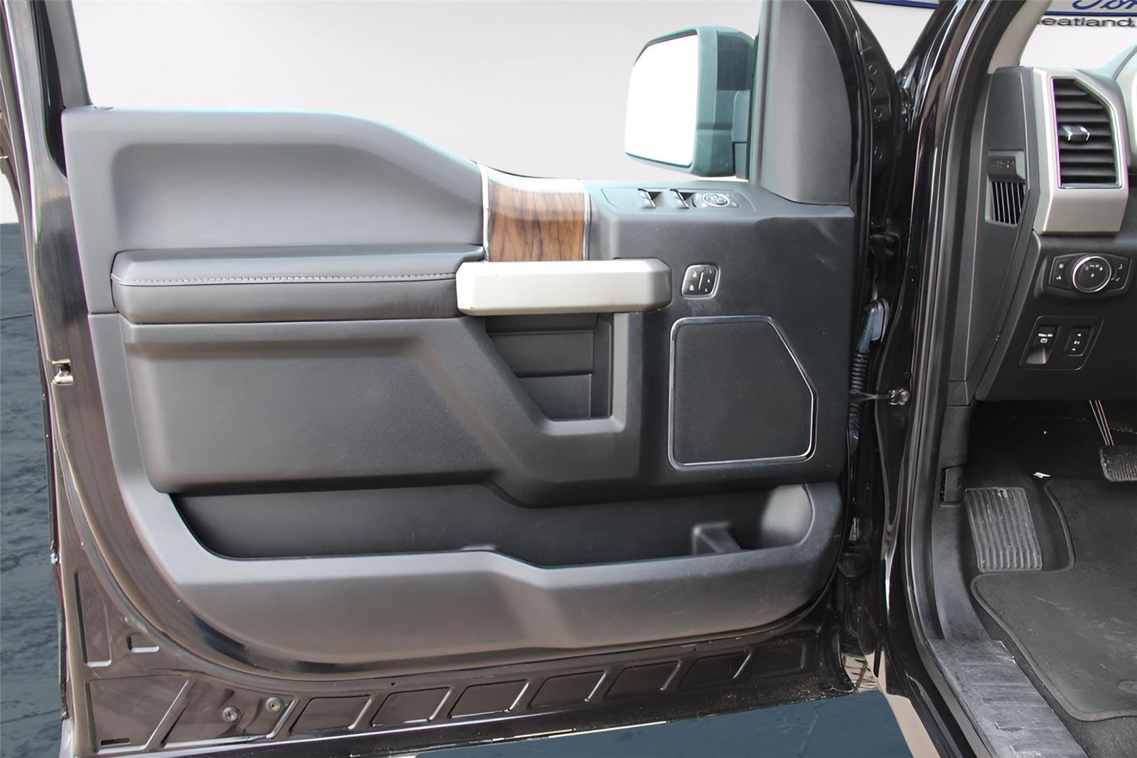 Used 2020 Ford F150 Lariat image 15