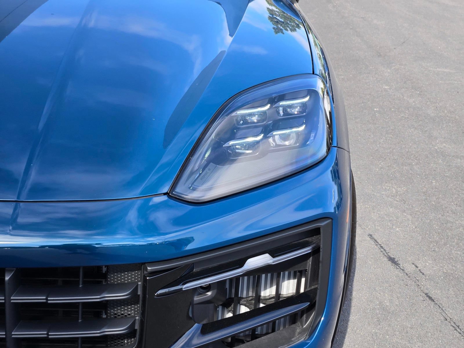 Certified 2026 Porsche Cayenne GTS AWD/4WD image 12