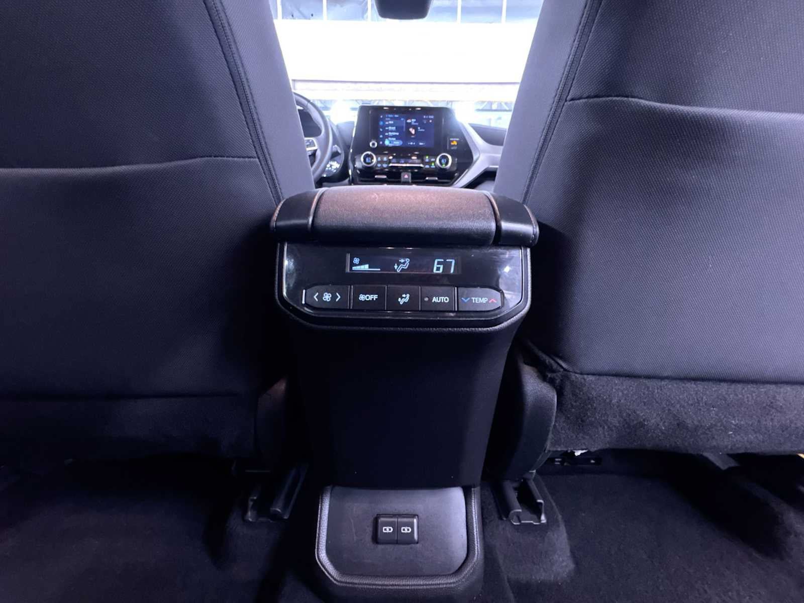 Used 2025 Toyota Highlander LE FWD image 37