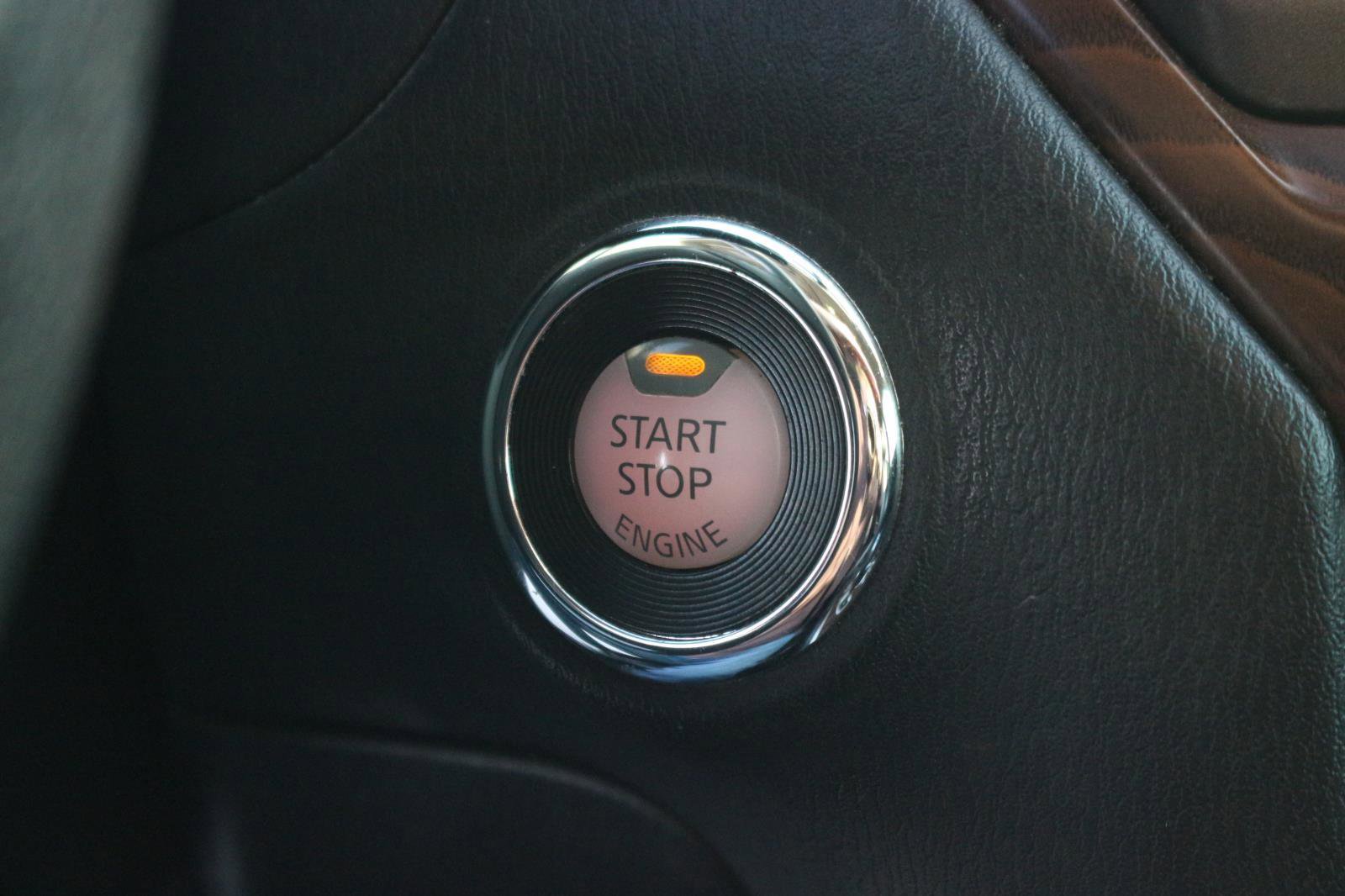 Used 2020 Nissan Pathfinder Platinum image 30