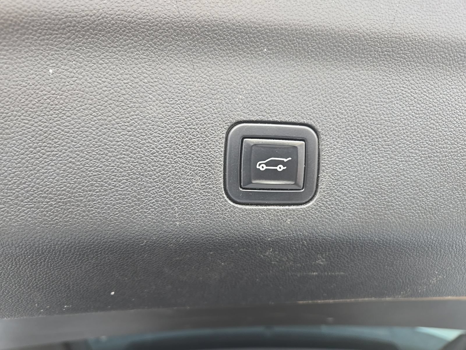 Used 2023 GMC Yukon AT4 AWD/4WD image 15