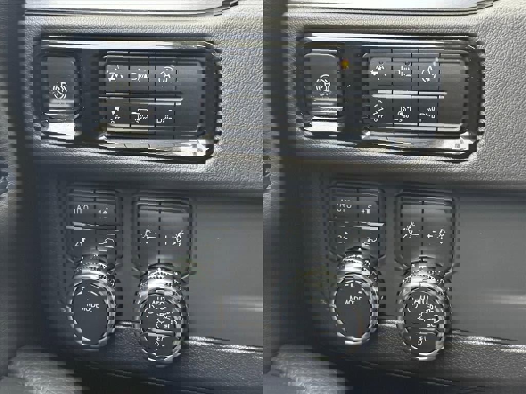 Used 2025 GMC Yukon XL Denali image 14