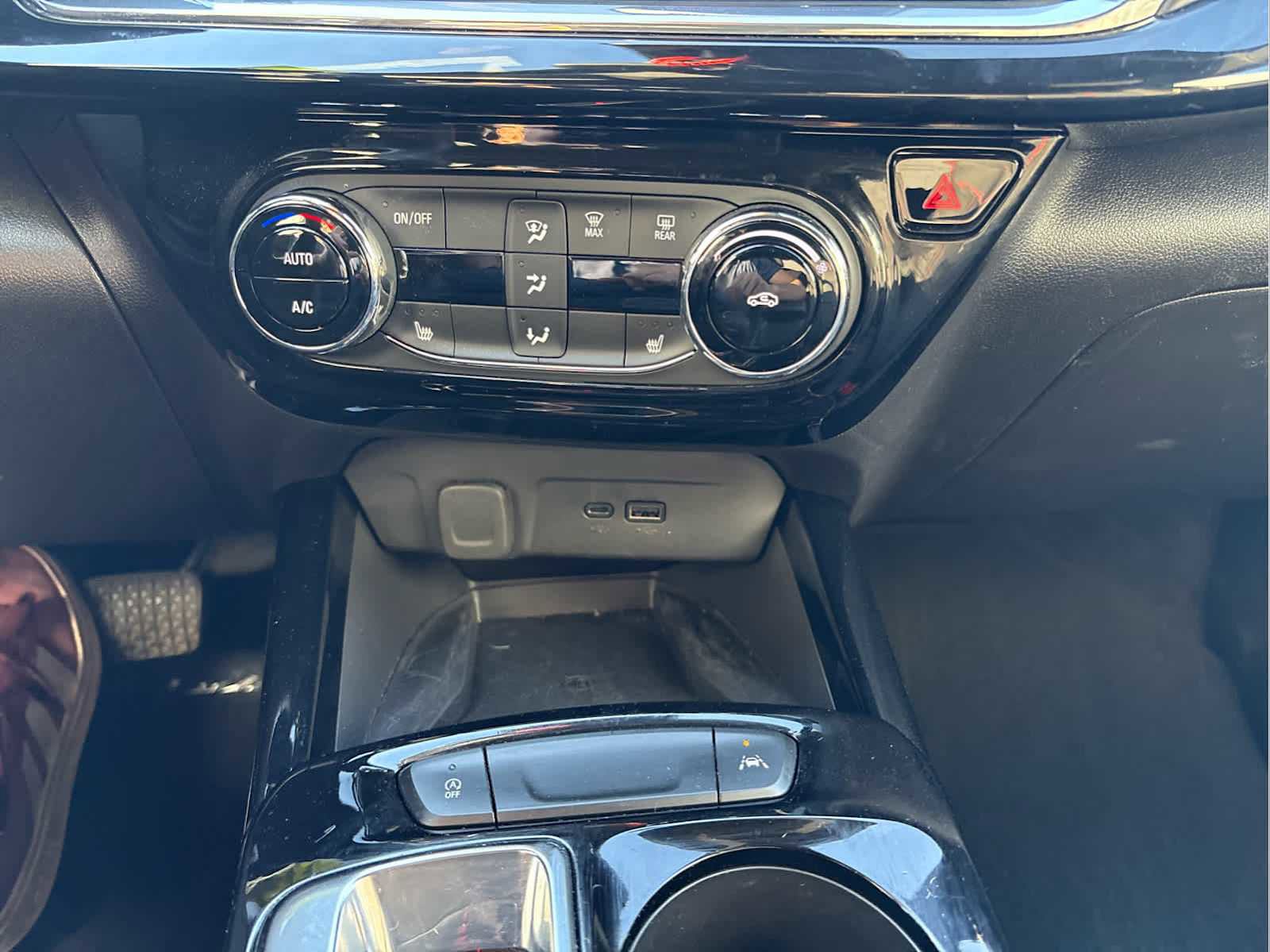 Used 2025 Chevrolet Trax RS w/ Sunroof Package image 21